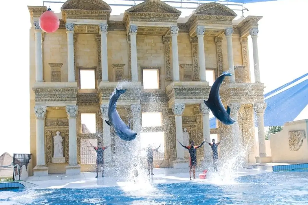 Adaland Dolphin Show in Kusadasi