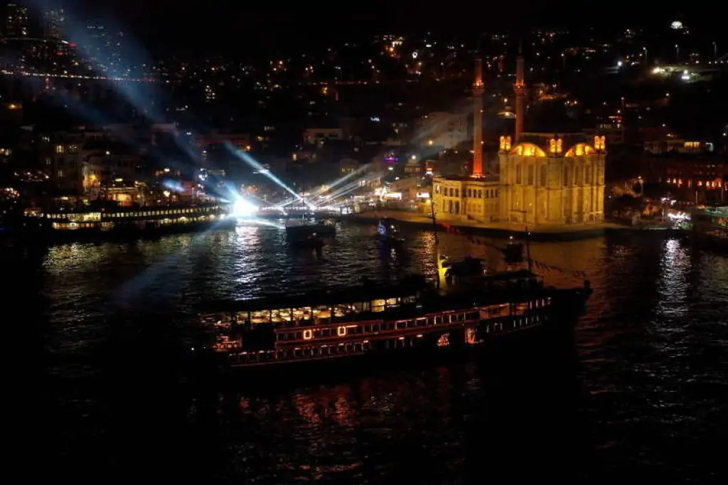 Istanbul Dinner Cruise (Bosphorus Tour)