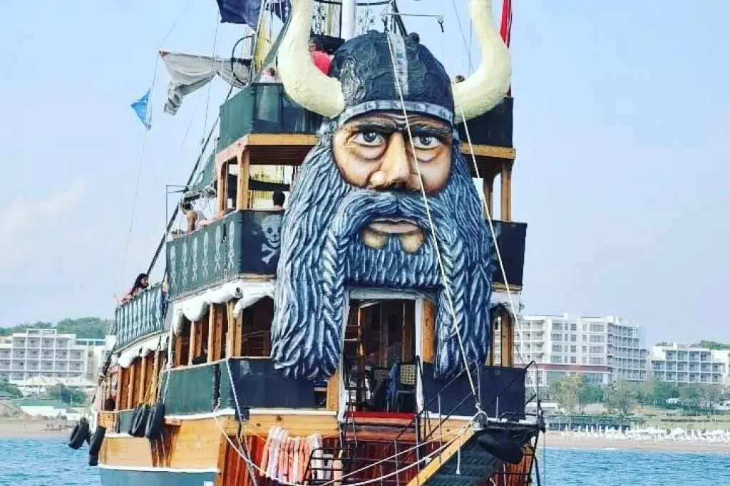 Side Pirate Boat