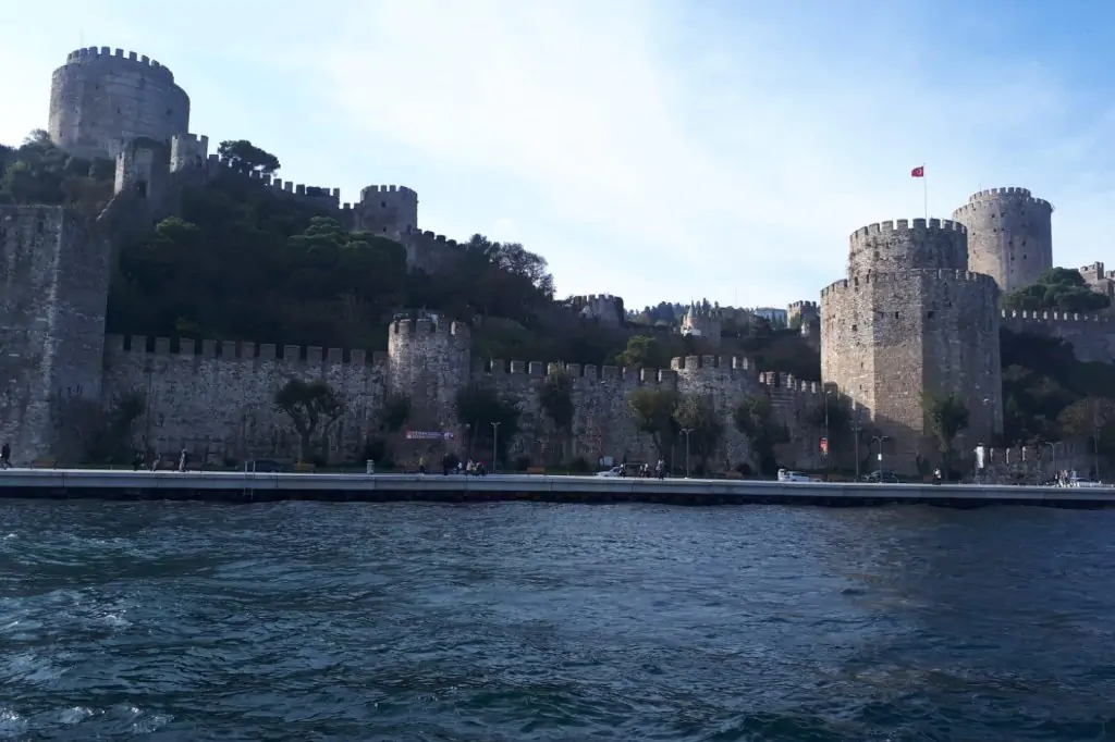 Half Day Bosphorus and Golden Horn Tour with Lunch